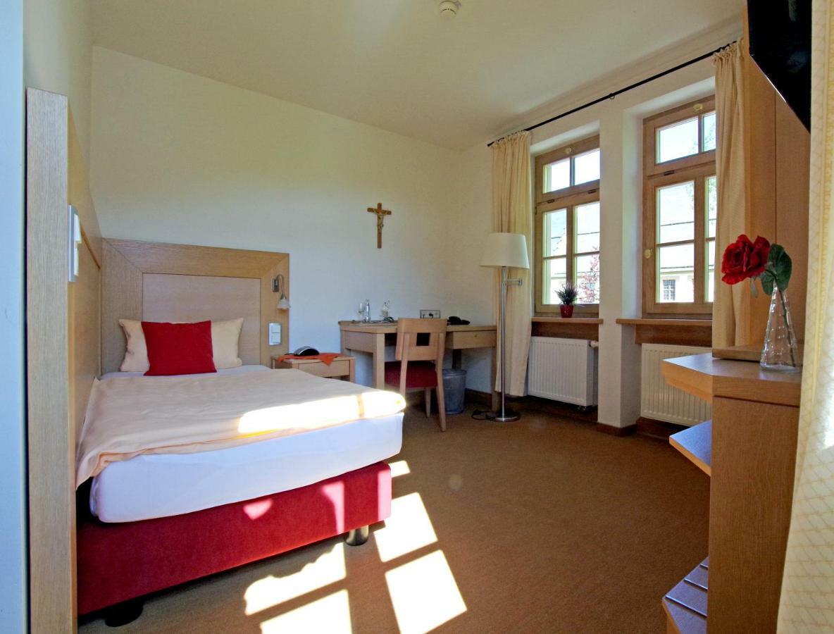 Готель Klostergasthof Muennerstadt Екстер'єр фото